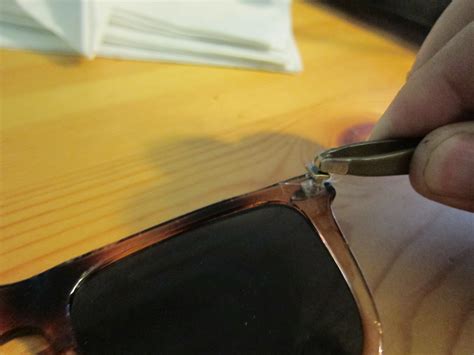 how to fix snapped glasses.